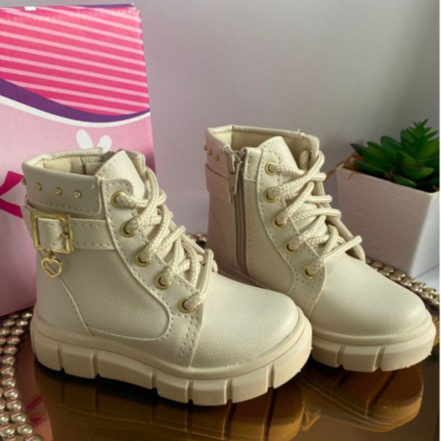 Bota Coturno Infantil Unissex Menina com Cadarço Fivela e Pingente de Coração Confortável com Zíper.