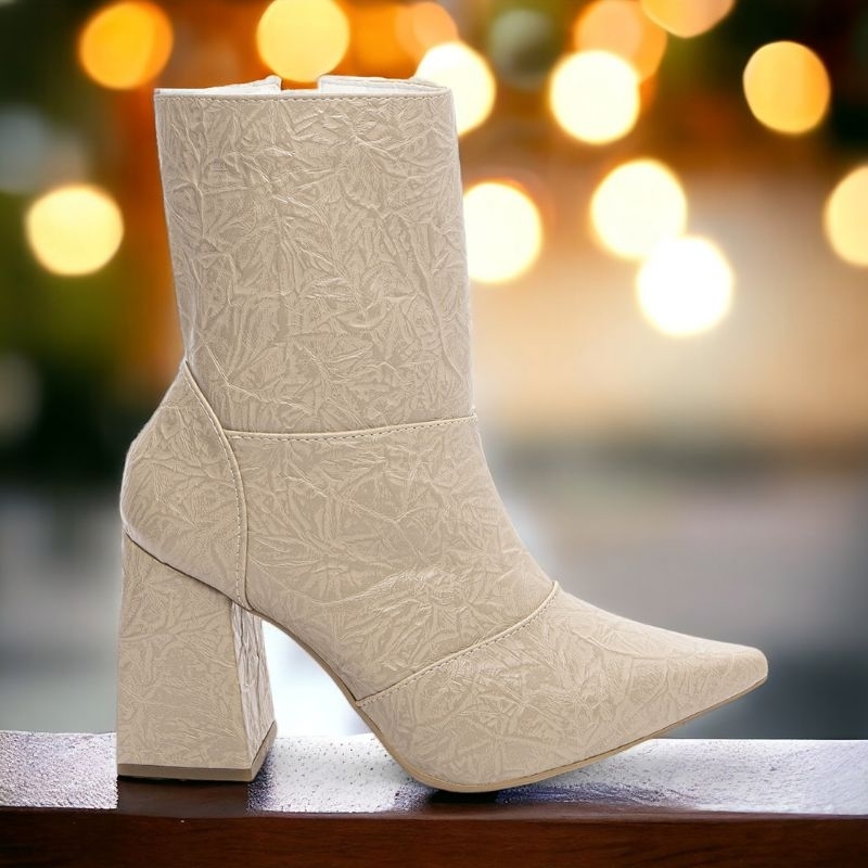 Bota Salto Grosso Bege: Onde Comprar | BuscaProdutos