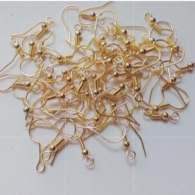 Anzol para Brinco com Bola e Mola 50 unid. Metal  Dourado 18 mm - Pacote com 50 unidades R$ 8,99.