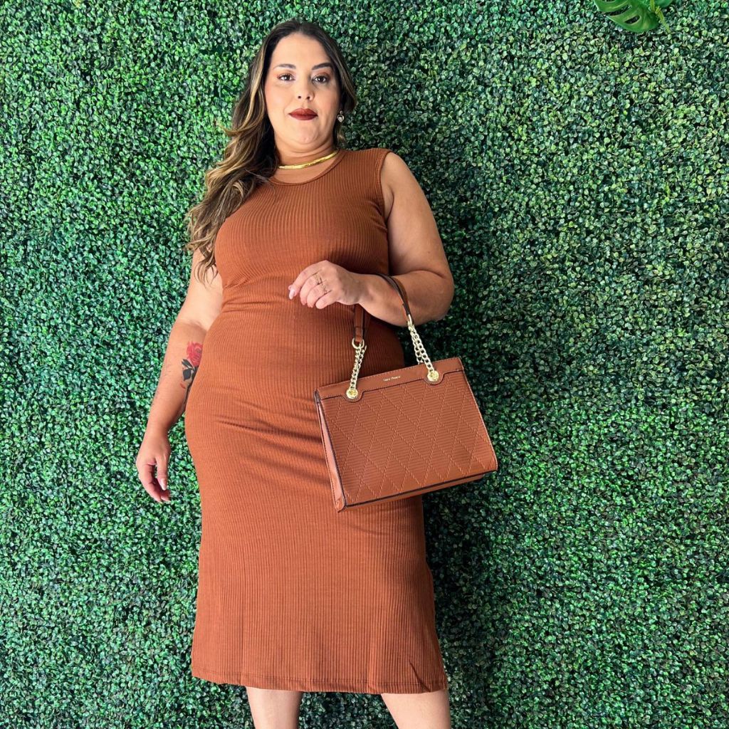 Vestido Plus Size Regata Midi Canelado Tubinho com Fenda Lateral