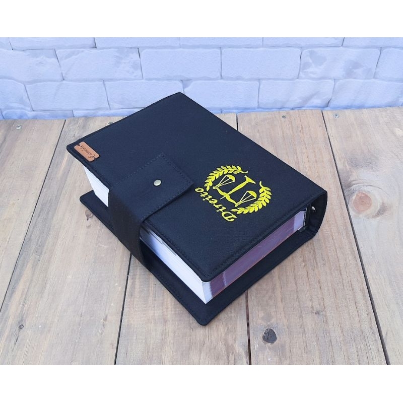 capa para o livro vade mecum tradicional sem alças, bordada com o símbolo do direito