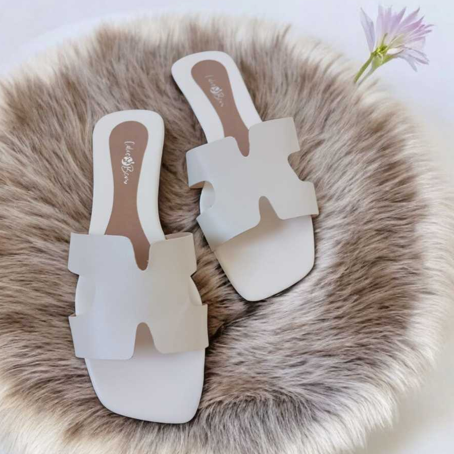 Sandália Feminina Flat Rasteira H Moda Rasteirinha Verão Tendência Dia a Dia, Confortável, Solado antiderrapante.