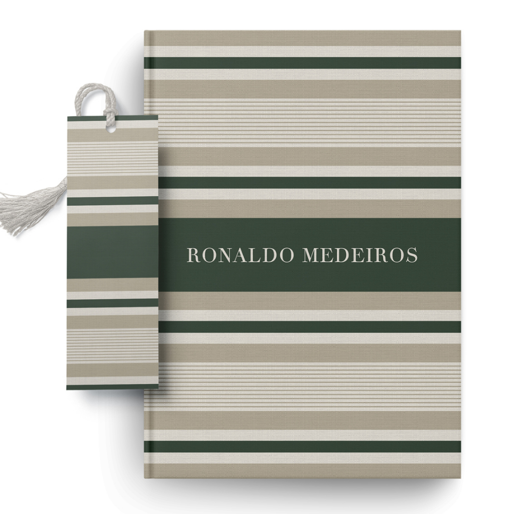 Bíblia Personalizada com seu nome ou inicial - Capa Dura Listras - Escolha Evangélica ou Católica - Personalizada em Oferta na Shopee