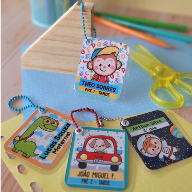 Etiqueta Chaveiro Encapsulada de Identificação Personalizado para Mochilas, Estojos, Bolsas e Lancheiras em Oferta na Shopee