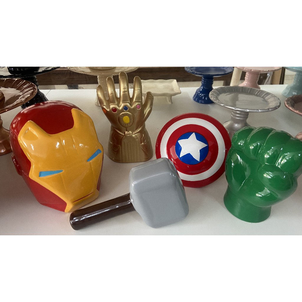 DECORAÇÃO FESTA VINGADORES EM CERÂMICA - THOR/HULK/ CAPITÃO AMERICA/ HOMEM DE FERRO/ MANOPLA
