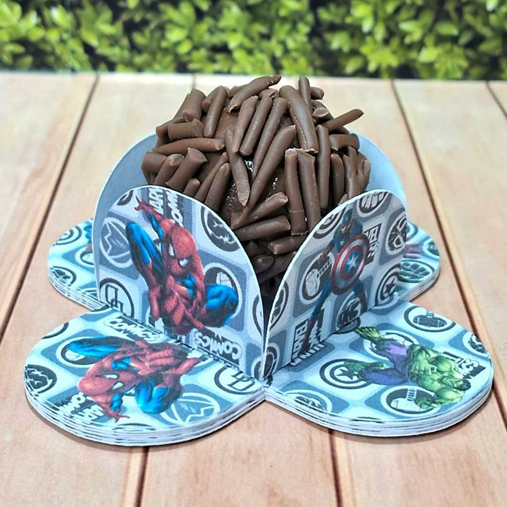 Forminhas 4 Pétalas Personalizada para Doces Brigadeiro, Aniversário, Festa Vingadores