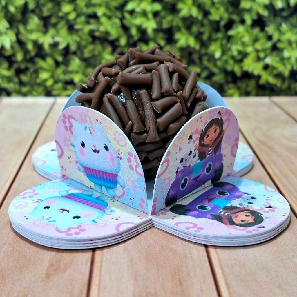 Forminhas 4 Pétalas Personalizada para Doces Brigadeiro, Aniversário, Festa A Casa Mágica da Gabby