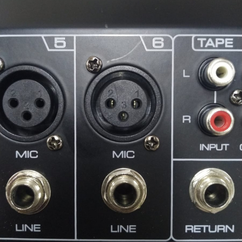 Mesa de som e interface USB Arcano ARC-MIX-12 com pequenas marcas