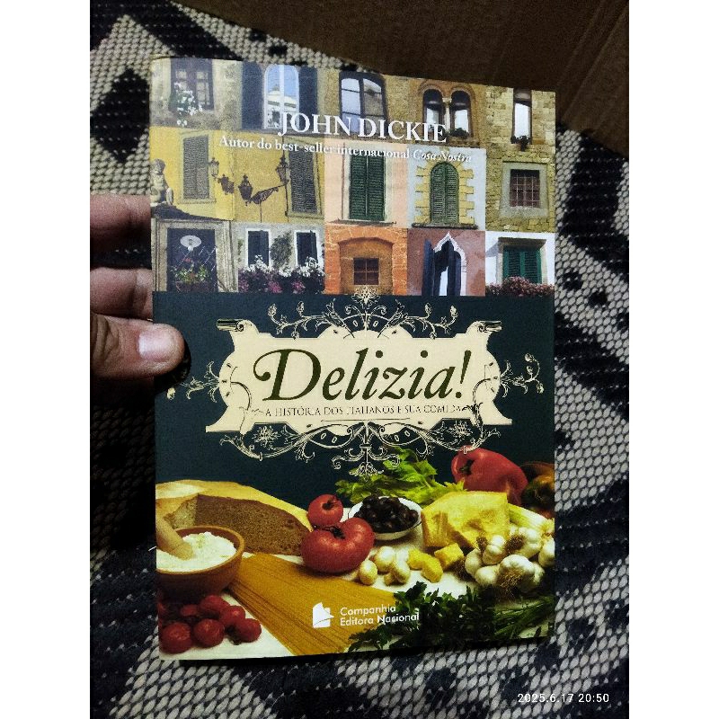 livro delizia A história dos Italianos e sua comida - John Dikie