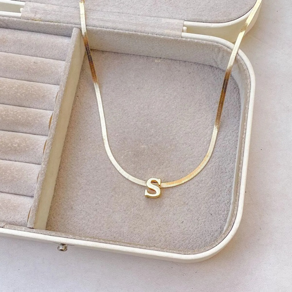Colar Choker Inicial Letra em Malha Fita 4mm Delicada Feminino Semi Joia Banhado a Ouro 18k em Oferta na Shopee