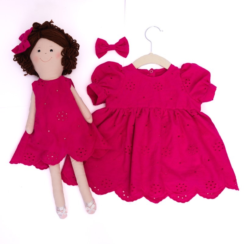 kit vestido infantil de lese com boneca de pano e dois laços