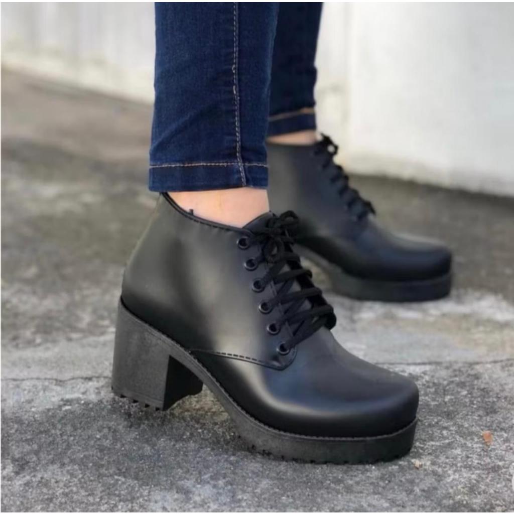 bota primeira linha ,uma linda escolha,e conforto. em Oferta na Shopee