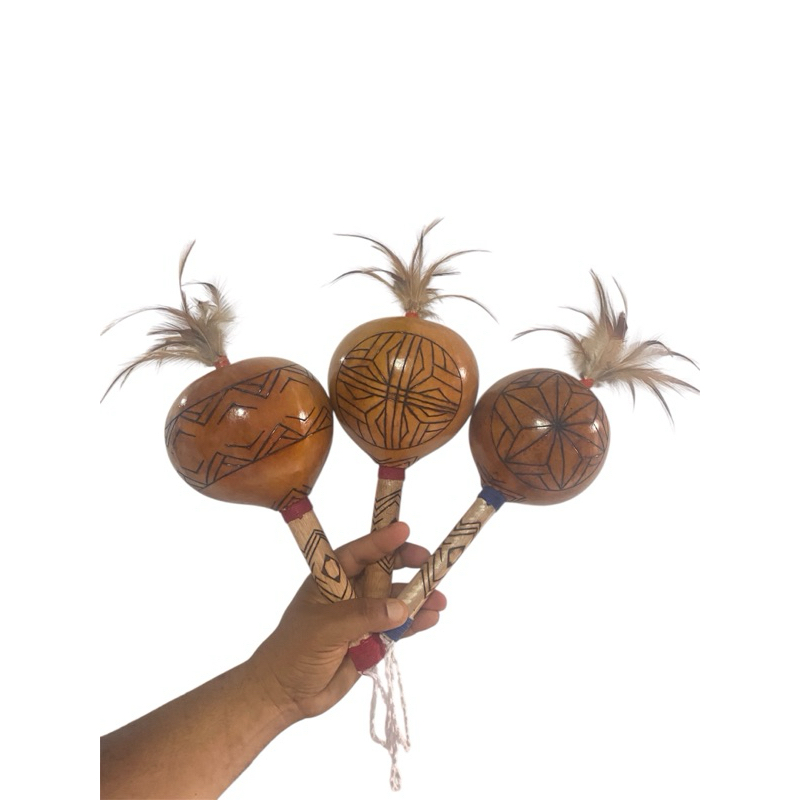 Maraca com Penas 3 Maracas Cabaça Indígena Exclusiva