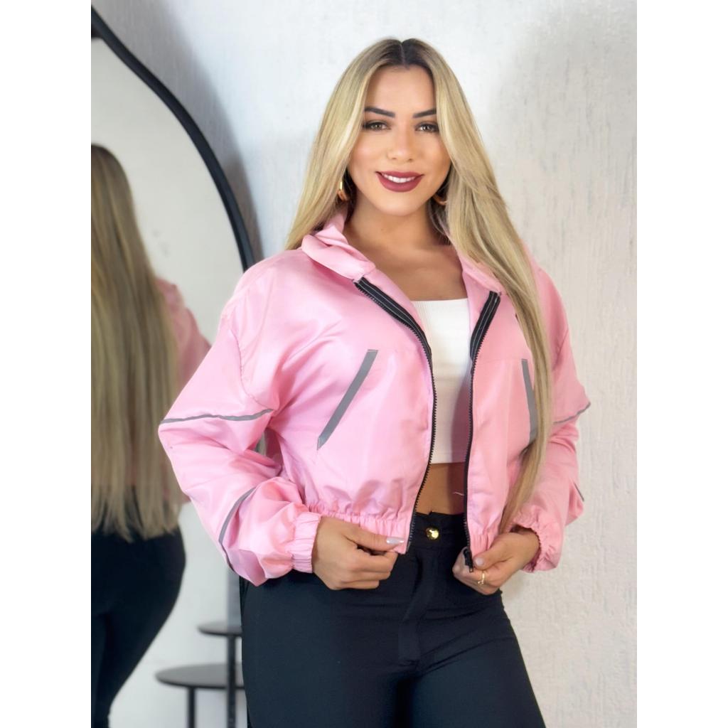 Jaqueta Streetwear Feminina Cropped Corta, Corta Vento em Tecido Fino Com Capuz e Manga Longa