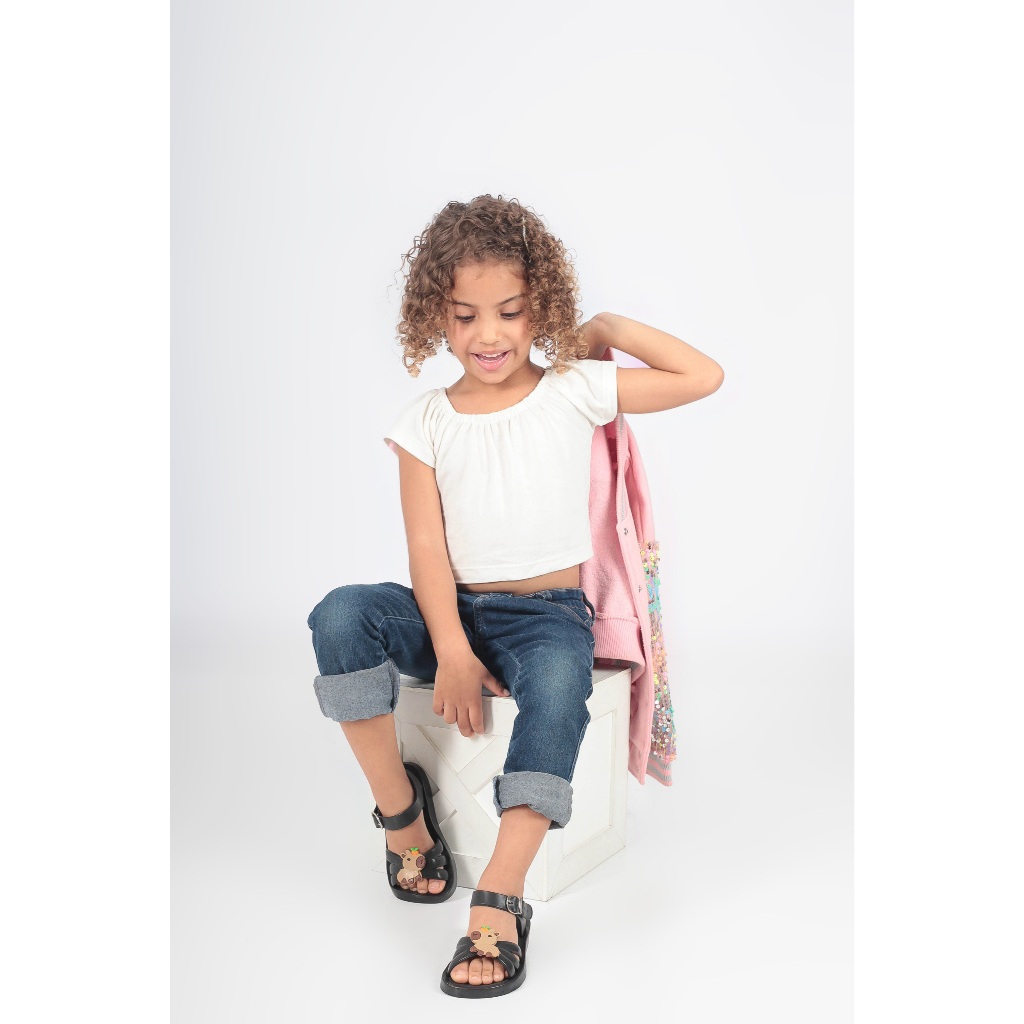 Sandália Infantil Feminina Preta com Capivara Menina Fofa e Estilosa no Pezinho Zero123