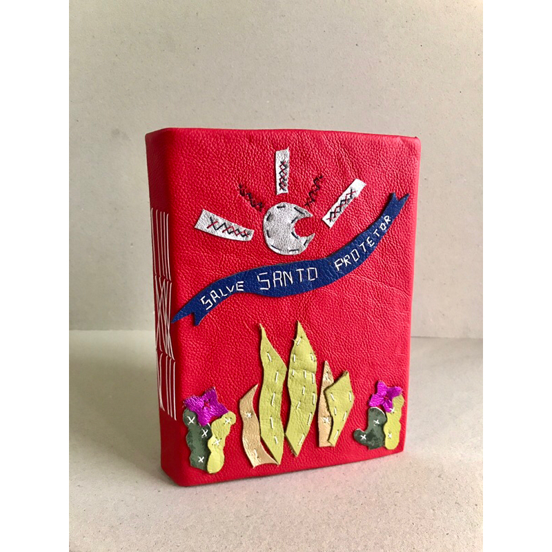 Caderno Tipo Moleskine Guerreiro Protetor São Jorge - Couro Vermelho Bordado - Tamanho A5 - CAD209