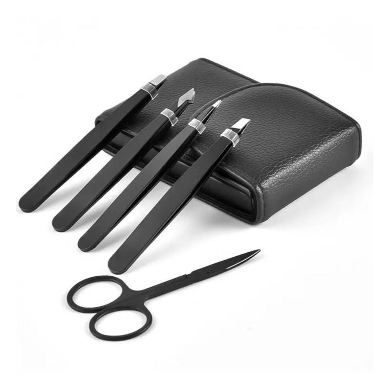 KIT ESTOJO DE COURO COM 4 PINÇAS E 1 TESOURINHA PONTA INOX