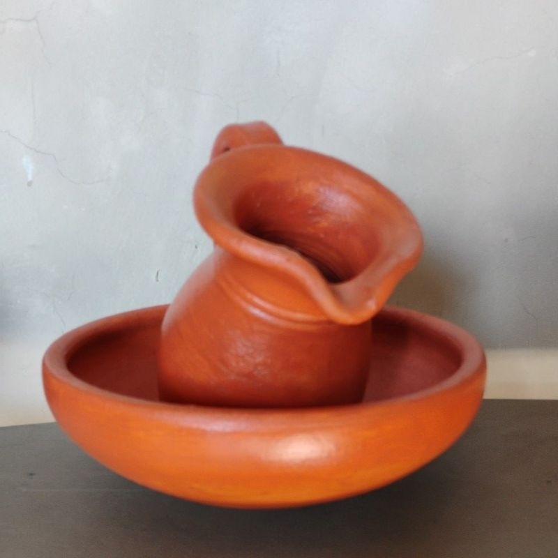 JARRO INCLINADO E VASO BACIA  PARA FONTE (DECORAÇÃO DE SANTA CEIA)