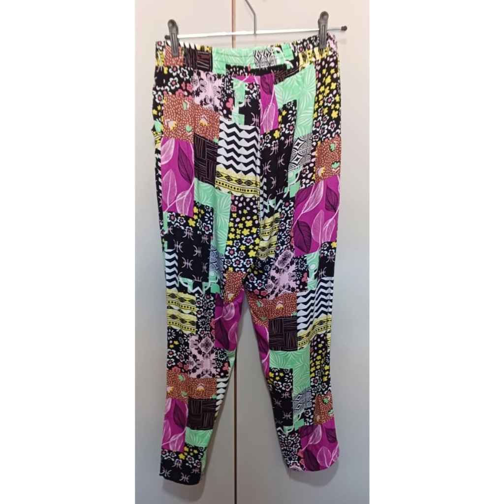 Calça de viscose estampada tam m