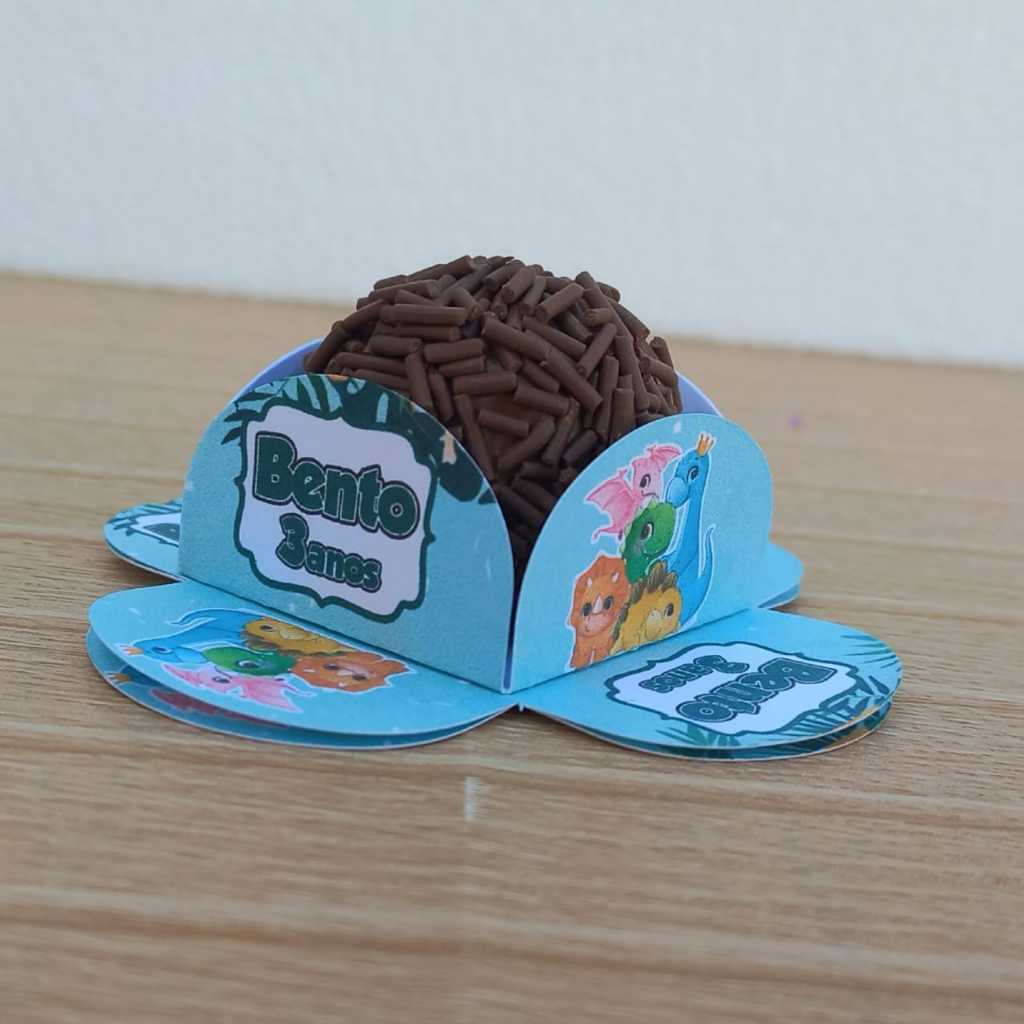 Forminha de Doce Brigadeiro Personalizada Dino Cute  - 4 pétalas / Festa de aniversário / Lembrancinha