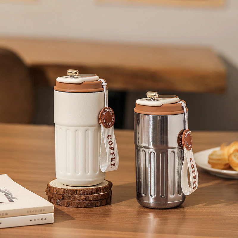 Copo Térmico de Cafe 450 ml Inox com Display Digital Tampa Trava Mantém Bebidas Quentes ou Frias