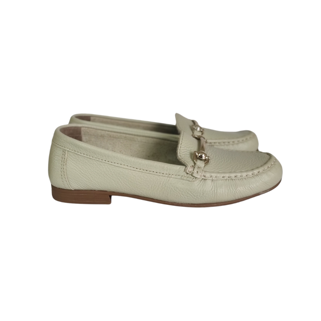 Mocassim Feminino Em Couro Tradicional Com Enfeite