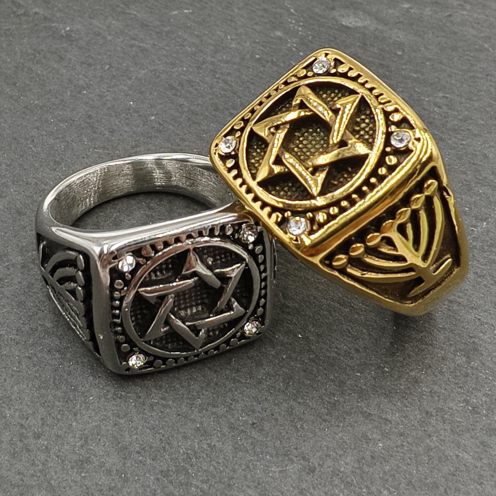 Anel Masculino Dedeira com Estrela de Davi Cravejada – Aço Inoxidável Banhado a Ouro, Estilo Moeda