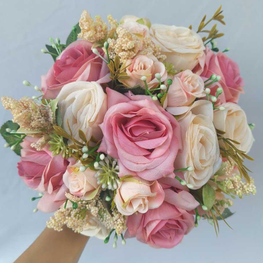 Buquê de noiva com rosas de Veludo p/Casamentos Civil ou Religioso P/ Noivas, Madrinhas, Casamento No Civil.