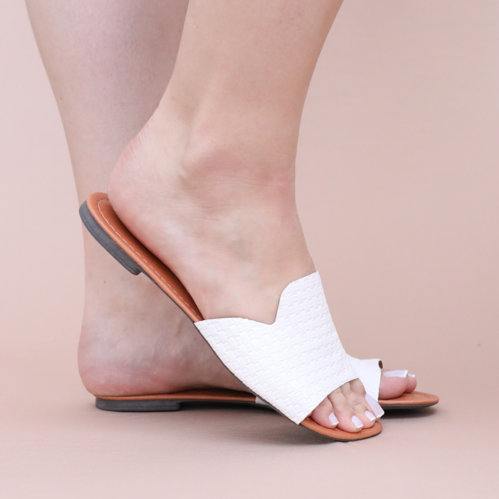 Sandália Feminina Rasteira Confortável Rasteirinha Tira Branca Elegante Slide Facha Branco Feminino Relevo Plana