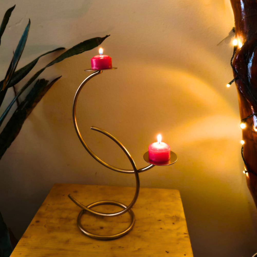 Castiçal Candelabro Dourado Alto em Ferro Porta Velas