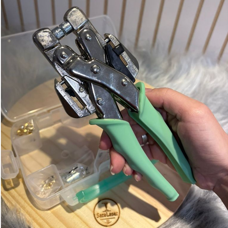 Furador e Aplicador de Ilhós Crop-A-Dile Verde com Estojo – Artesanato e Papelaria