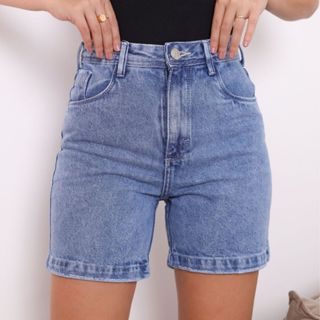 Short Bermuda Mom Jeans Feminina Cintura Alta Lavagem Clara Comfort com bolso traseiro e frontal. em Oferta na Shopee