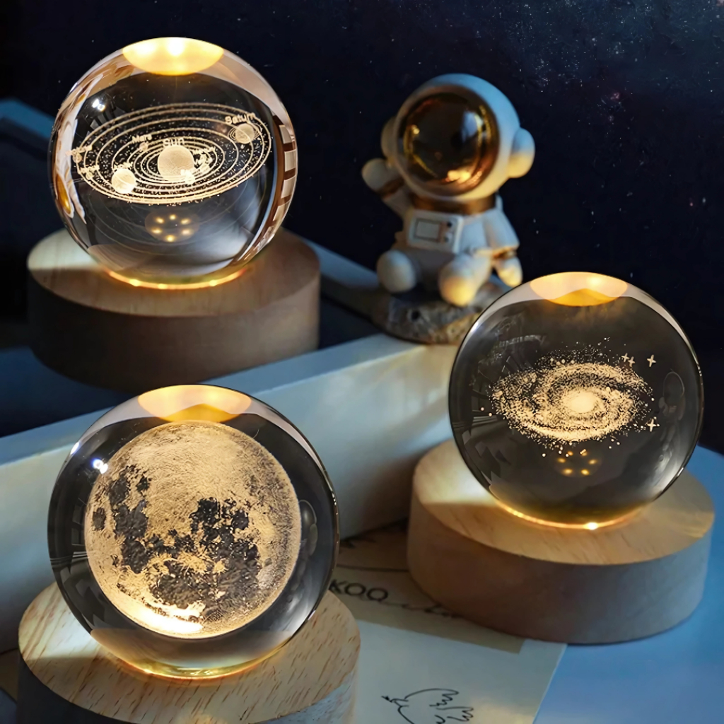 Luminária LED Bola de Cristal 3D Sortida Luz Branco Quente Abajur Decorativo Lua Galáxia Sistema Solar Menina na Lua