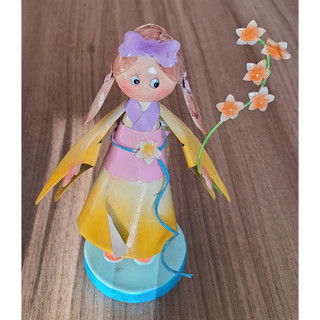 Bibelô Linda Boneca Artesanal de Lata Fada de Vestido Amarelo 17cm