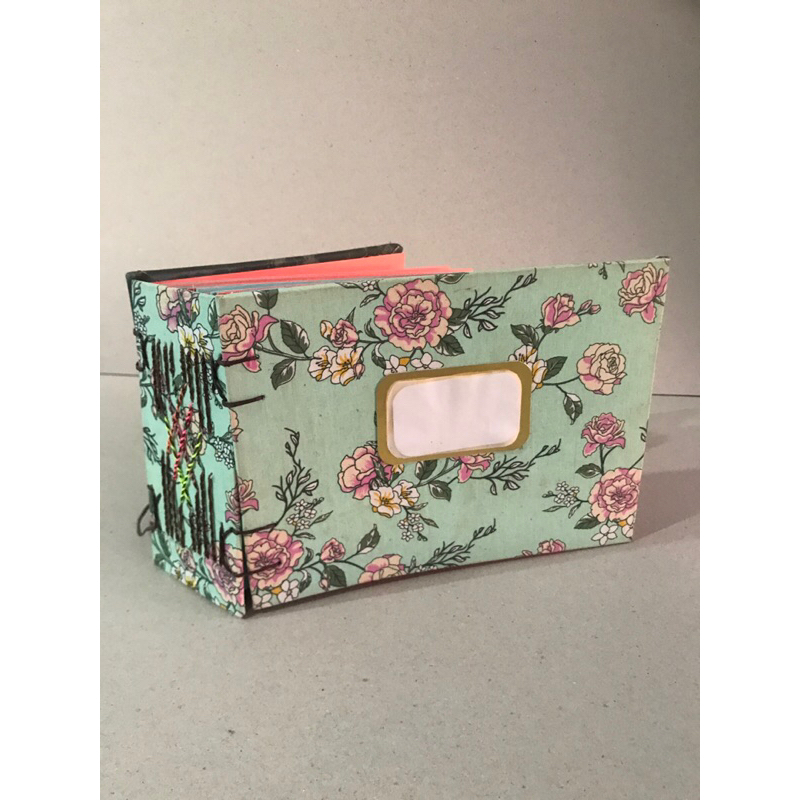 Album Capa Dura em Couro Cerca Viva - Tamanho 22cm x 16cm - 74 folhas - Caturrita Artesanal cód. CAD81