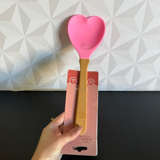 Colher de silicone em forma de coração rosa com cabo de bambu para cozinha fofa pink colher de arroz coracao