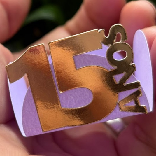 40 Forminhas de Doces com Número Dourado Luxo – Aniversário Personalizado 15 anos 1 ano