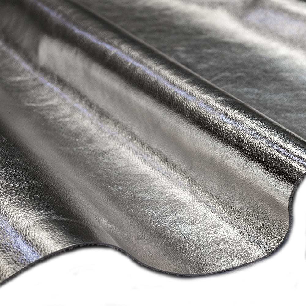 Painel de Couro Genuíno Fly Metal - 25x50cm Retalho Placa com Acabamento Metálico, Brilho Sofisticado - Cor: Prata