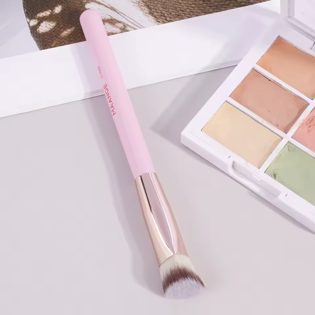 Pincel Triangular Chanfrado Maange – Para Corretivo, Contorno e Iluminador
