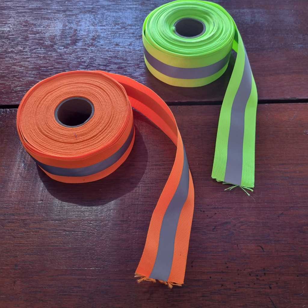Faixa refletiva para uniforme gorgurão 5 cm, verde ou laranja.