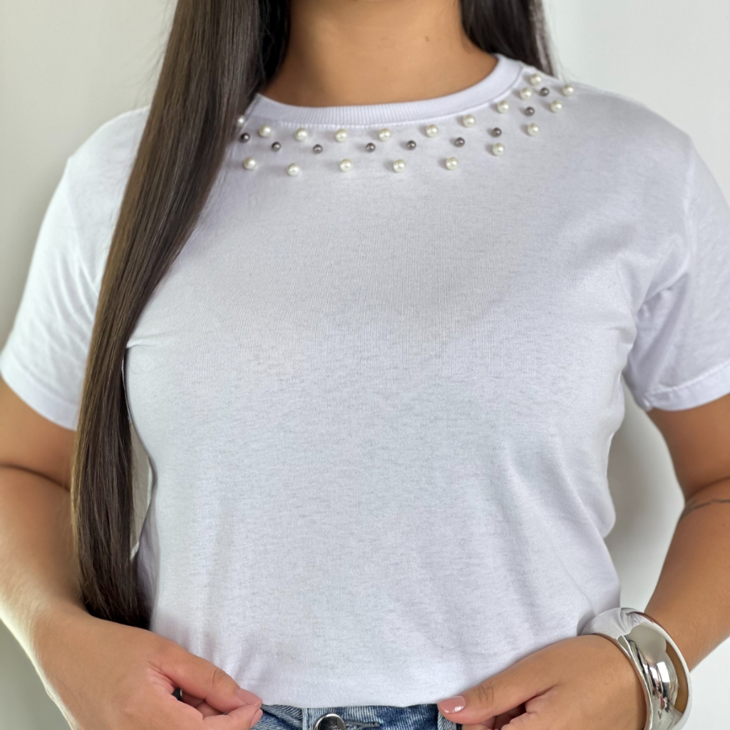 T-shirt Branca Com Pérolas Blusa Aplicação Camisa Básica