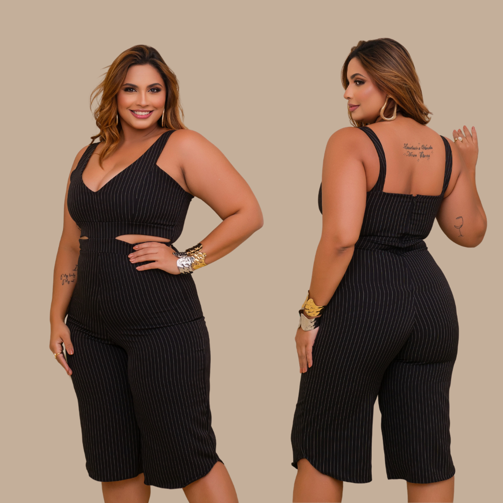 Macacão Panta Curta Bianca, Com fenda na Cintura Feminino