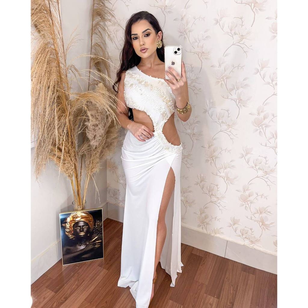 IMPERFEITO - {Thaynara} Vestido Longo Um Ombro Só Bordado com Maxi Abertura e Fenda (Branco Off) L514