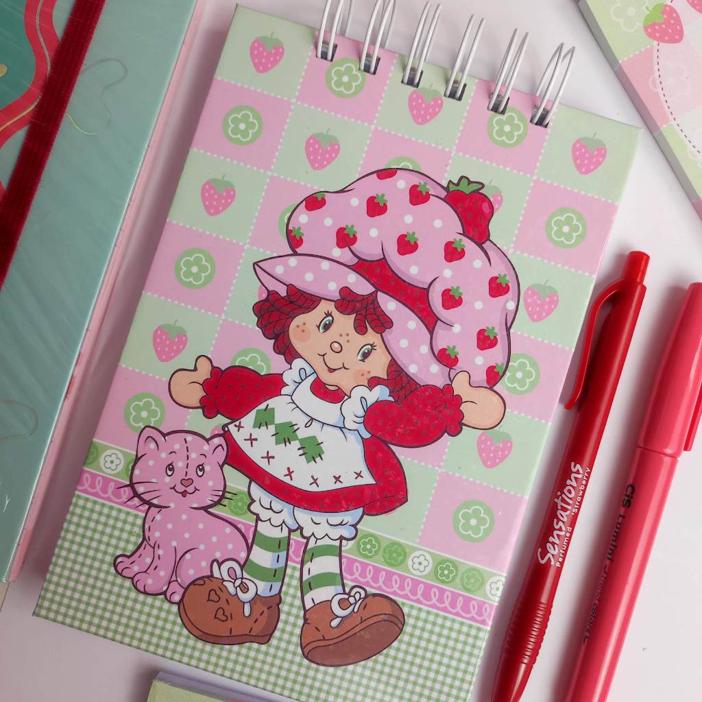 Bloco de Anotações Grande Caderneta Vertical Jornalista Moranguinho Nostalgica 80 fls decoradas 90gr em Oferta na Shopee