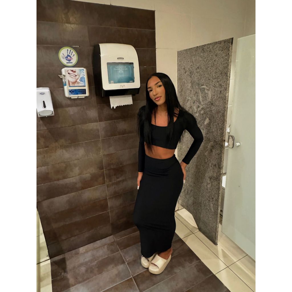 CONJUNTO EVA BLUSA SAIA LONGA PRETO