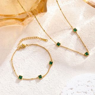 Conjunto 2 peca Colar pulseira de aço titânio 18k, incrustado com verde, quadrado francês, adequado para uso diário em Oferta na Shopee