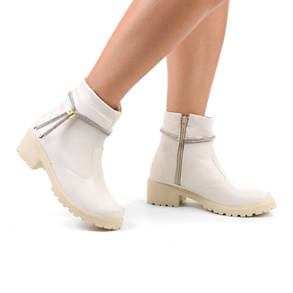 Bota Coturno Feminina Tratorada Cano Curto com Tira Strass Brilhante Moda Elegante Zíper Lateral