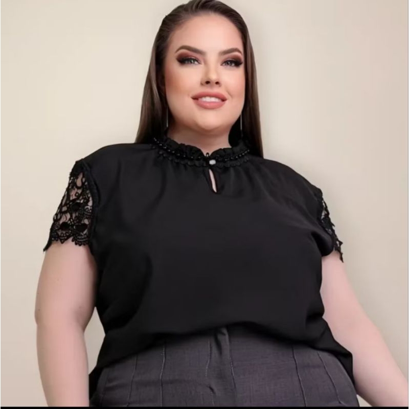 blusa social plusize gola franzida com renda e pérolas, manga de renda