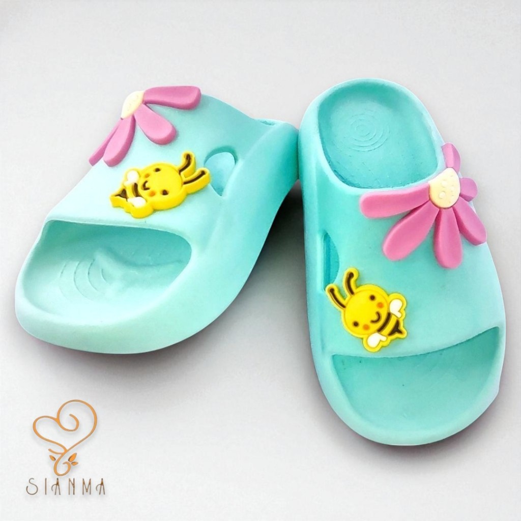 Chinelo Nuvem Infantil Feminino Flor Joaninha Abelhinha Antiderrapante Confortável Leve Macio