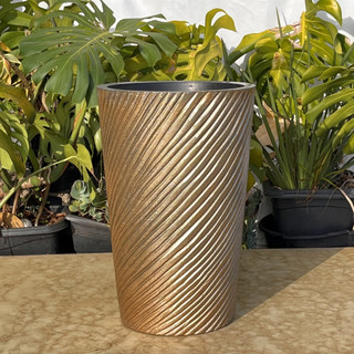 Vaso de Planta e Flores Coluna Riscada Dourada - moderno, luxuoso, resistente, - SANTA PALHA